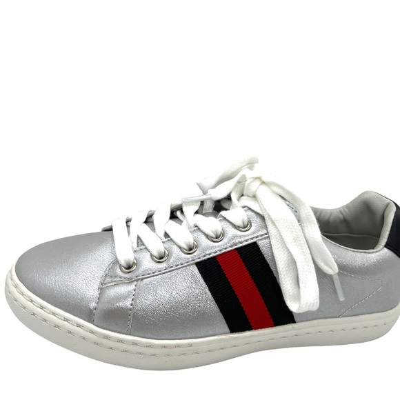 NWT Girls Hoova's Side Stripe Sneaker - Picture 3 of 6